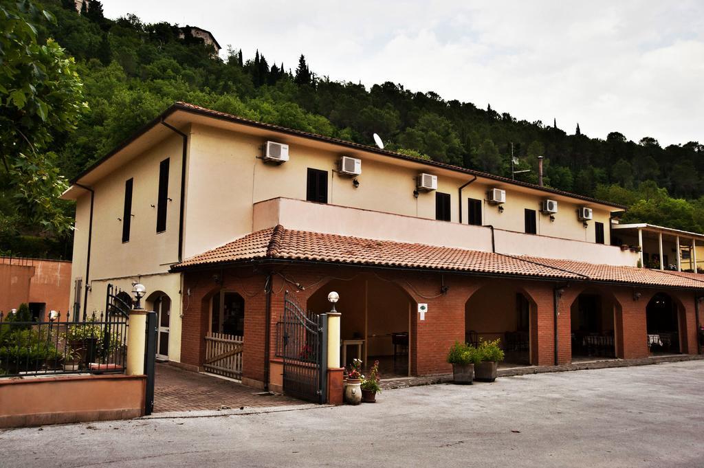 Albergo Magrini Della Genga Дженга Екстериор снимка