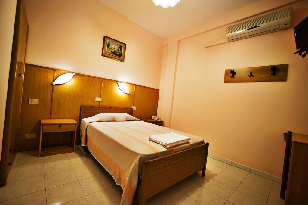 Albergo Magrini Della Genga Дженга Стая снимка