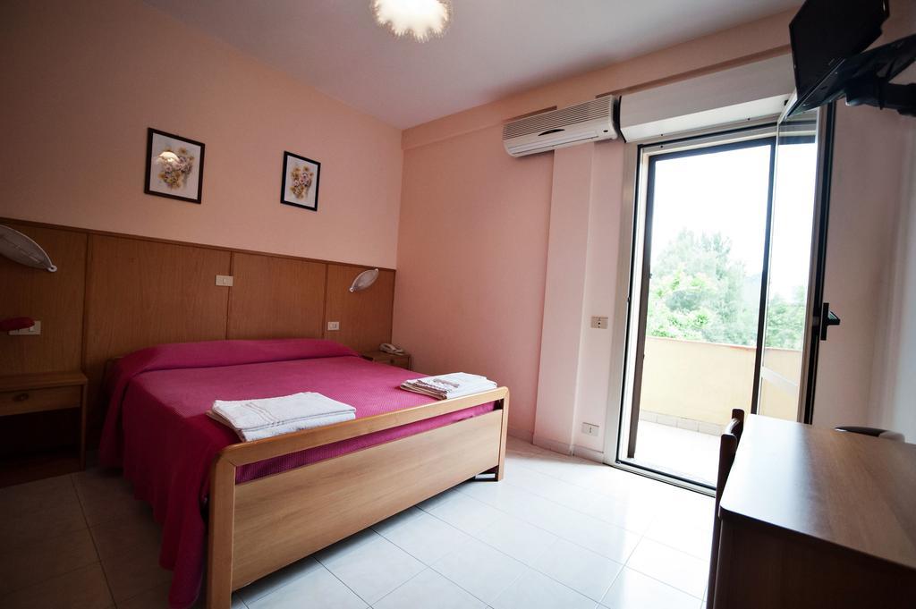 Albergo Magrini Della Genga Дженга Стая снимка