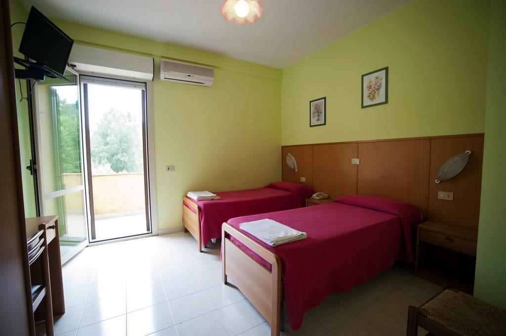 Albergo Magrini Della Genga Дженга Стая снимка