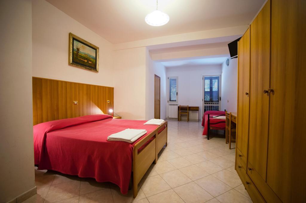 Albergo Magrini Della Genga Дженга Стая снимка