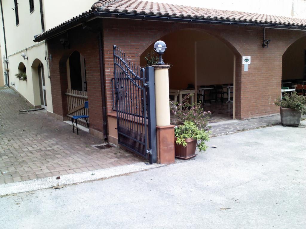 Albergo Magrini Della Genga Дженга Екстериор снимка