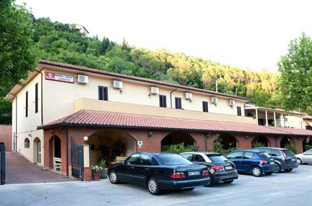Albergo Magrini Della Genga Дженга Екстериор снимка